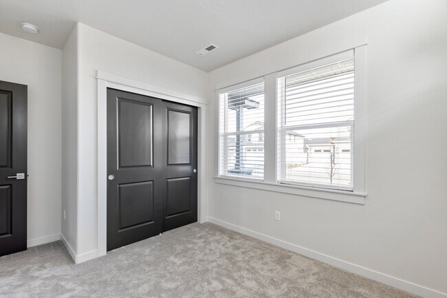 Building Photo - 7565 W Itasco Dr