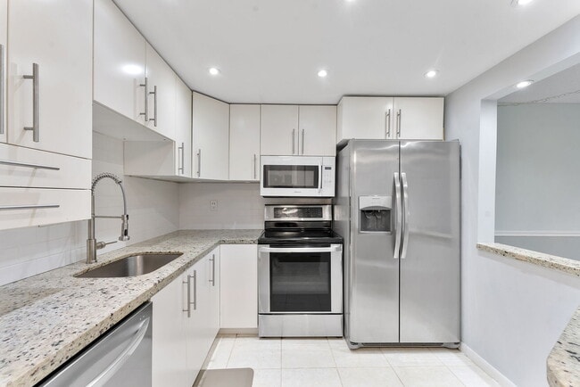 Foto del edificio - 9370 SW 8th St