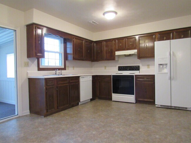 Building Photo - 1103 Lakeview Pl