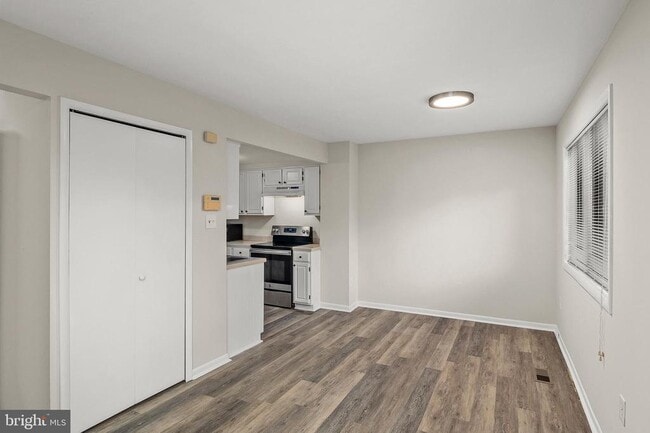 Building Photo - 1604 New Windsor Ct