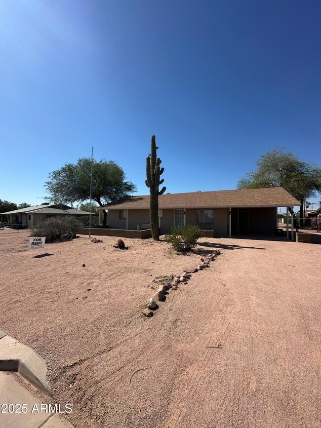 Building Photo - 1038 E Hondo Ave
