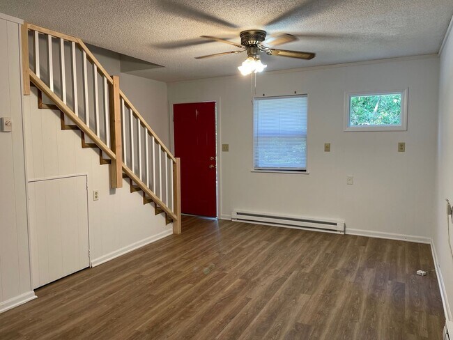 Building Photo - 1069