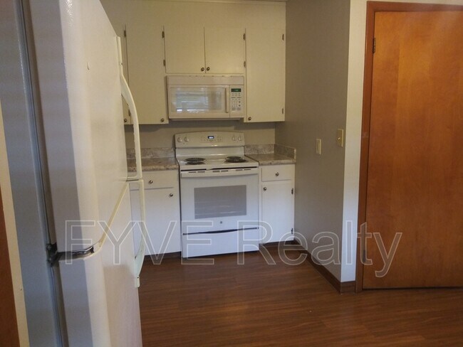 Foto del edificio - 31810 Bainbridge Rd