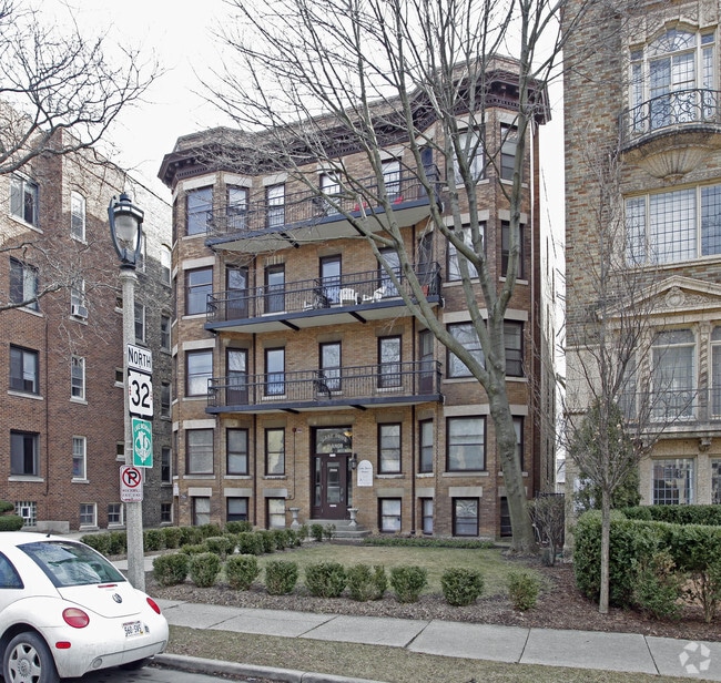 Lake Drive Manor Apartments Milwaukee, WI