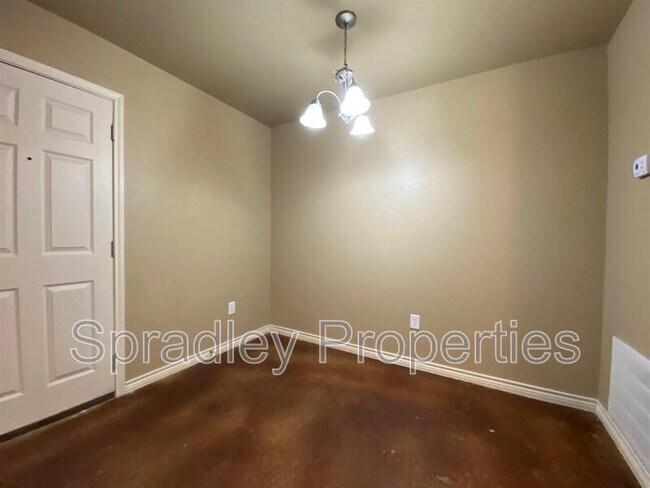 Building Photo - 1560 Chance Ct