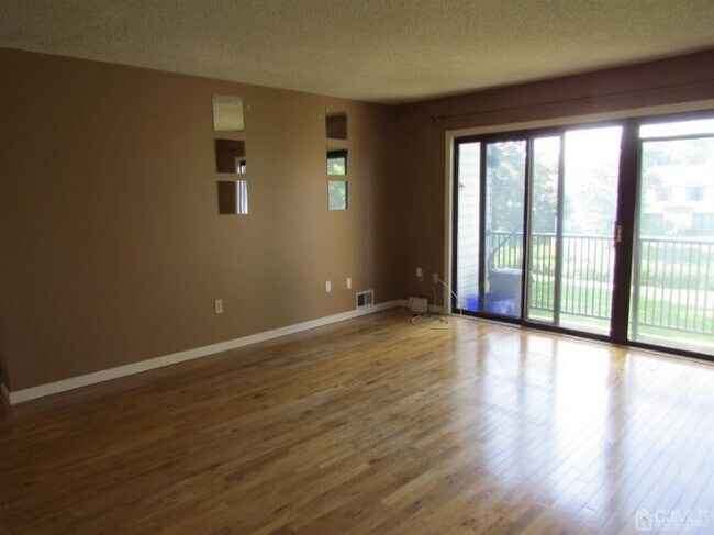 Building Photo - 371 Lancaster Ct