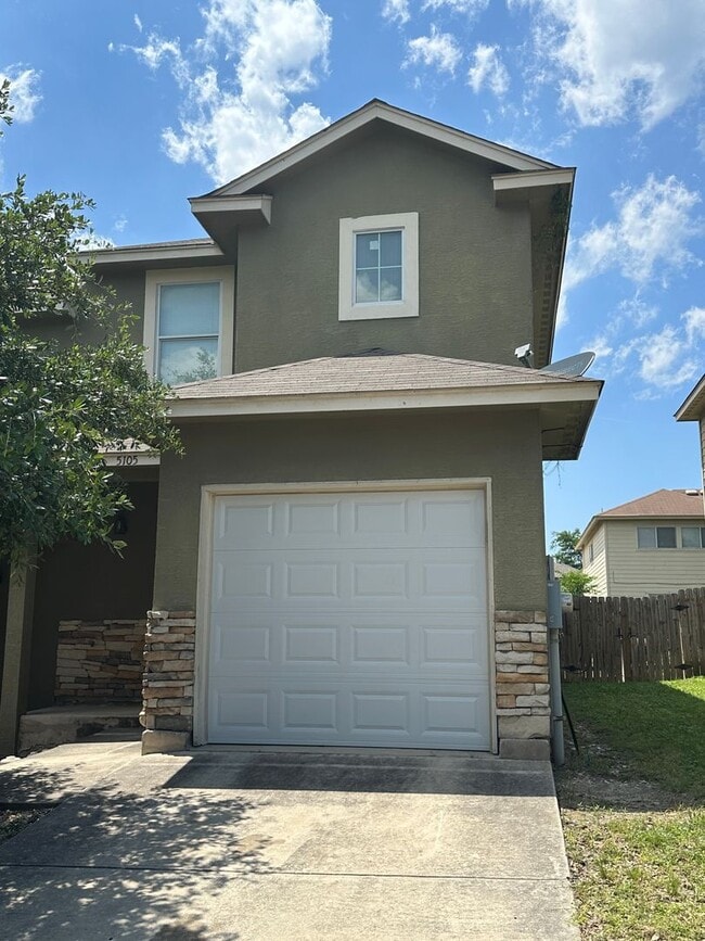 Building Photo - 5105 Flipper Dr