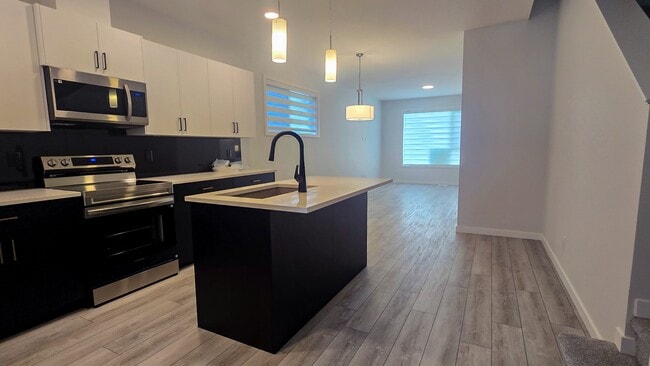 Building Photo - 438 Carringvue Grv NW
