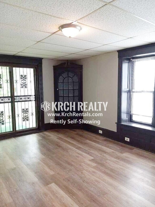 Building Photo - Cozy 5-Bedroom 3-Bathroom Home!