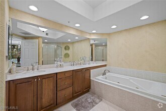 Building Photo - 2748 Tiburon Blvd E