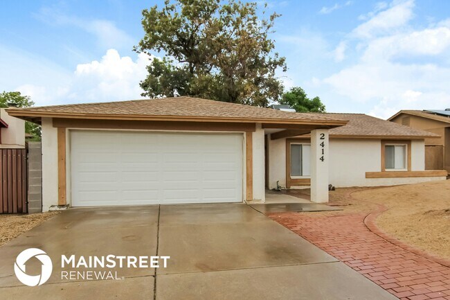 Building Photo - 2414 W Redfield Rd