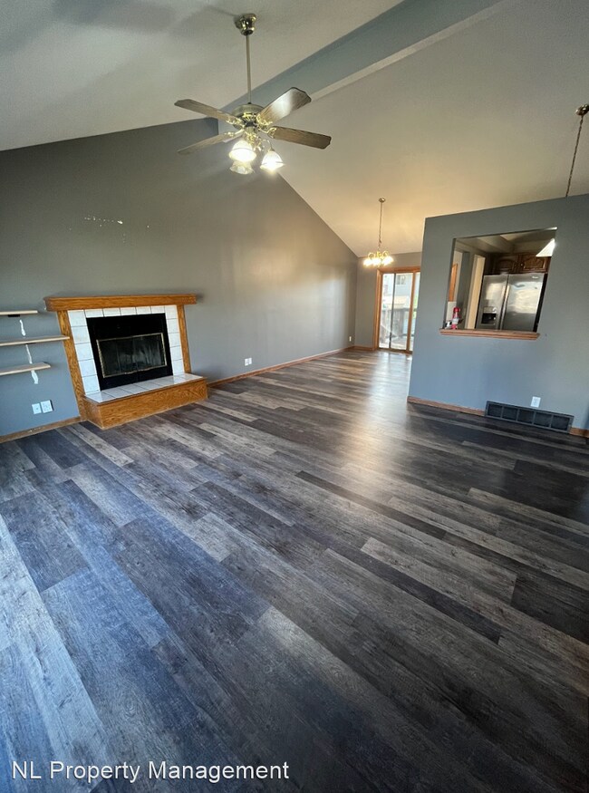 Building Photo - 3 br, 2.5 bath House - 4504 S 147th Street