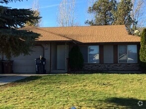 Building Photo - 2147-2149 SW Canyon Dr