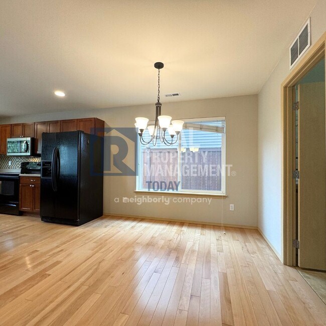 Foto del edificio - 3 Bedroom + Office Near Amenities!