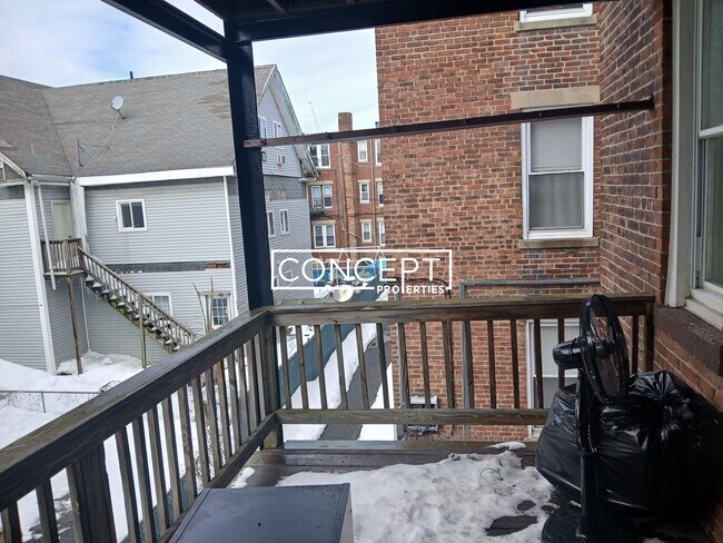 Building Photo - 15 Barrows St