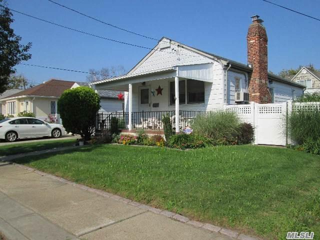 Primary Photo - 142 Bermuda St