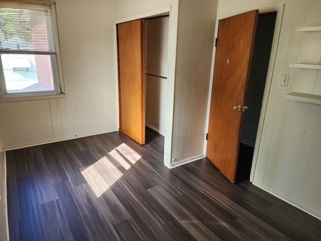 Foto del edificio - 713 Emerson Ave