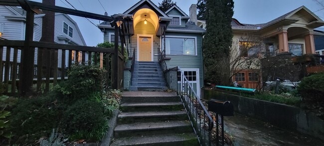 Building Photo - 2340 30th Ave S