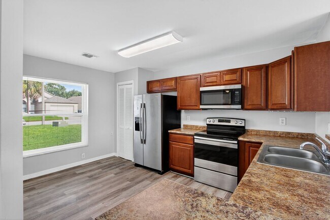 Building Photo - 250 Lakebreeze Cir