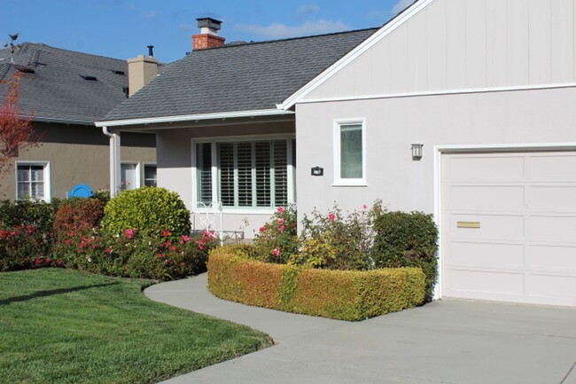 Building Photo - Charming Baywood Knolls Home  in San Mateo