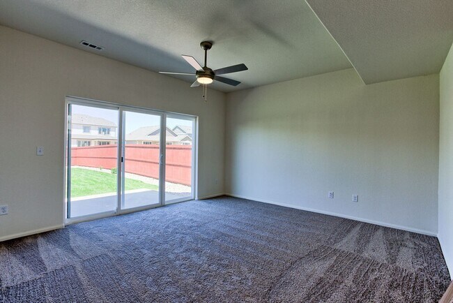 Foto del edificio - 4/5 Bedroom Single Family Home in Raindance