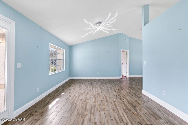 Building Photo - 707 Saybrook St