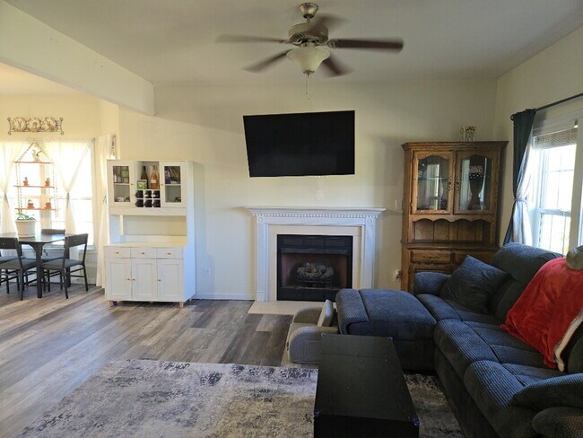 Foto del edificio - 213 Cottage Brook Ct