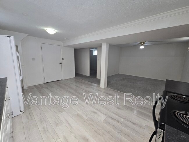 Building Photo - 520 Hollydell Rd