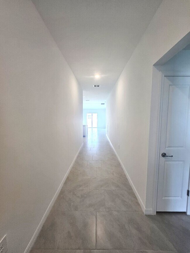 Foto del edificio - Brand New Rotonda home