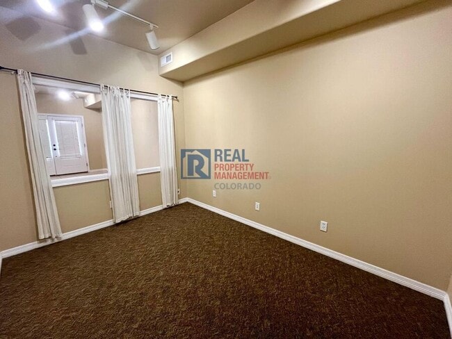 Building Photo - 906 S Weber St