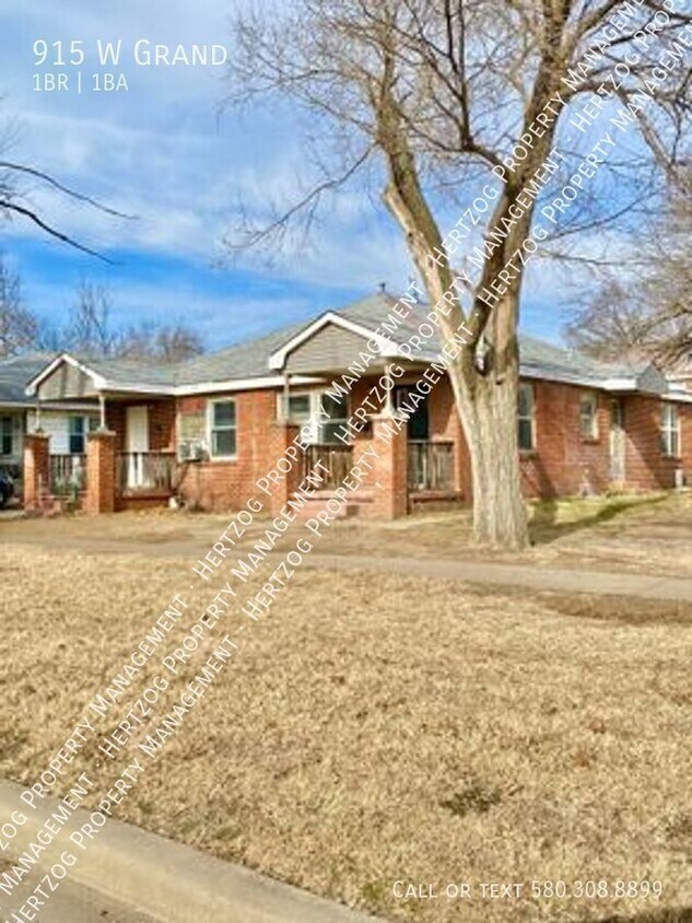 Foto principal - 915 W Grand-