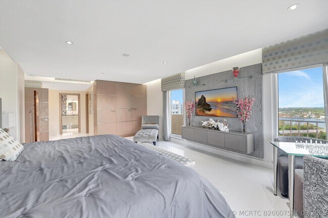 Foto del edificio - 4301 N Ocean Blvd