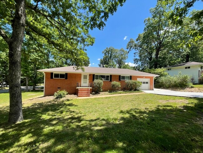 Building Photo - 1310 Aswan Dr