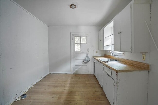 Building Photo - 3003 Amboy St