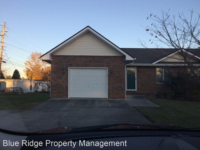 Foto del edificio - 2 br, 2 bath House - 307 Hawkins Avenue