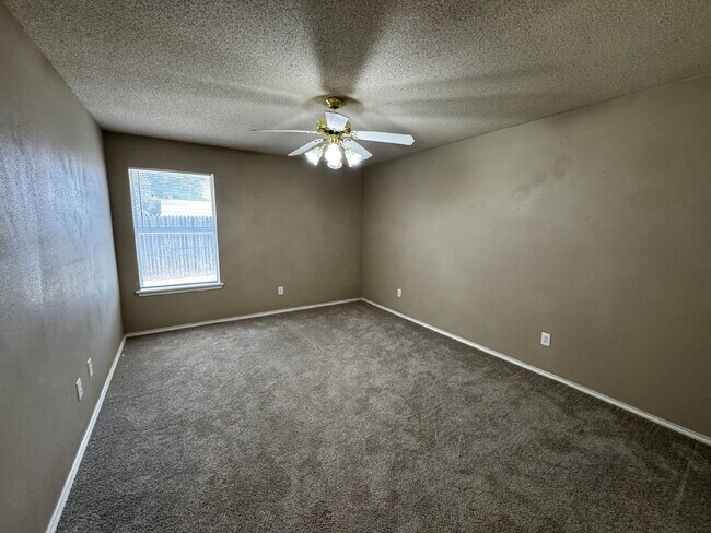 Foto del edificio - Beautiful Unit on Cul-de-Sac Street Convenient to Tech, Med Community and Entertainment Venues