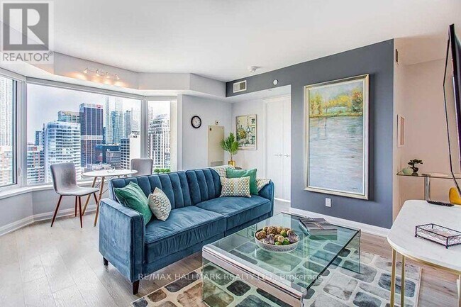 Photo du bâtiment - 155 Yorkville Ave