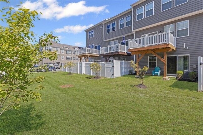 Building Photo - 9 Venice Ln