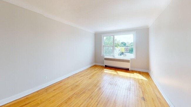 Interior Photo - 362 McArthur & 388-390 Irwin Miller