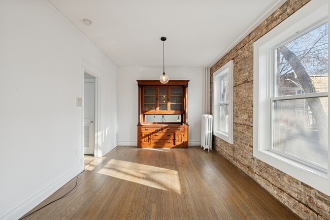 Building Photo - 3018 W Schubert Ave