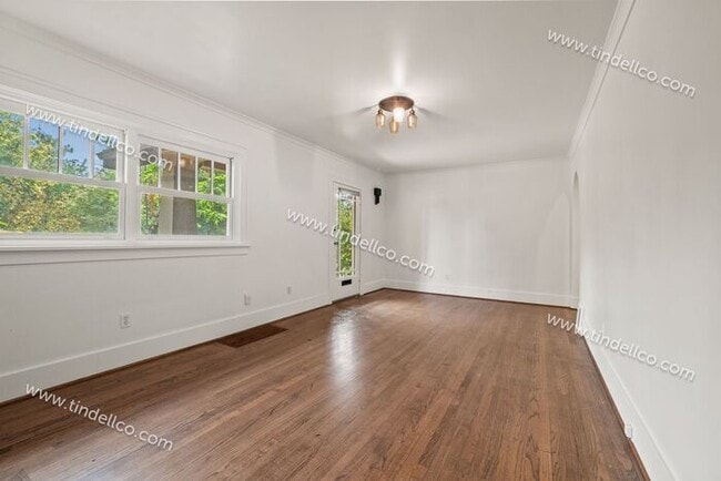Building Photo - Modern Mediterranean 2 Bed/2 Bath with plenty of space - Pet Friendly!