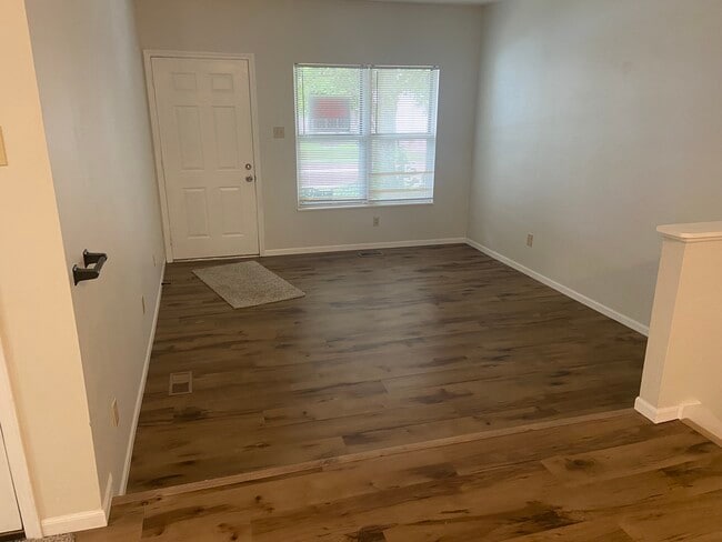 Building Photo - 3216 Meadow Trail Dr