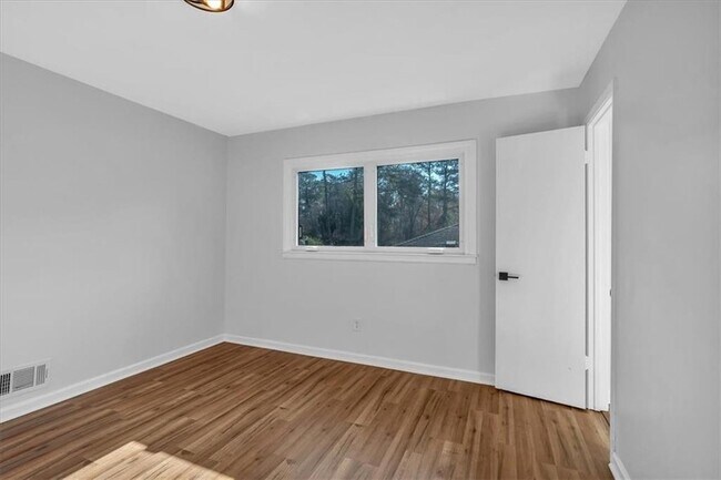 Foto del edificio - 2142 Cloverdale Dr SE