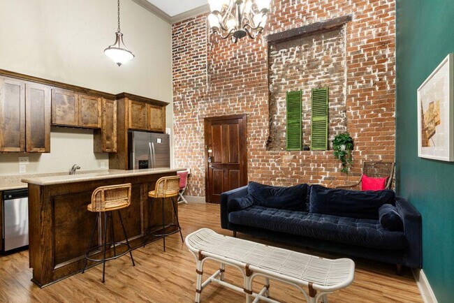 Building Photo - 30 Baronne St