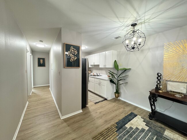 Building Photo - Sunburst