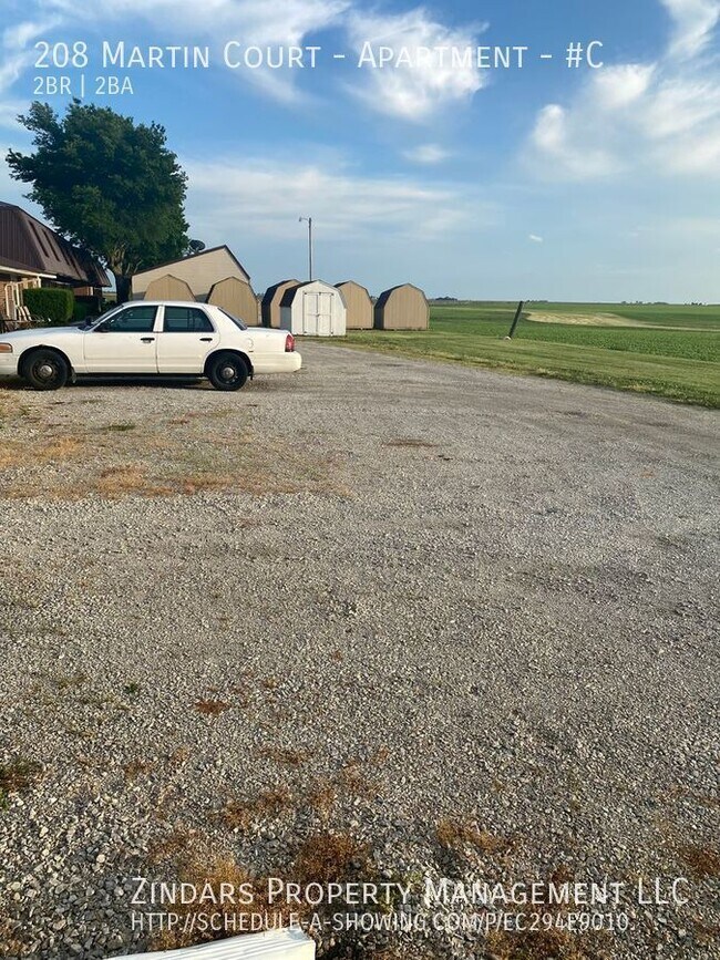 208 Martin Ct Unit C, Catlin, IL 61817 Room for Rent in Catlin, IL