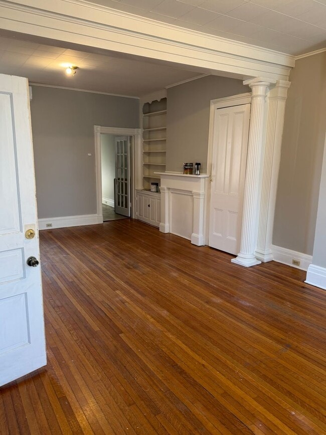 Building Photo - 114 S West St