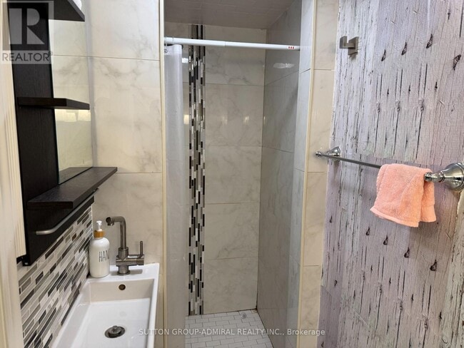 Building Photo - 82 Henderson Dr