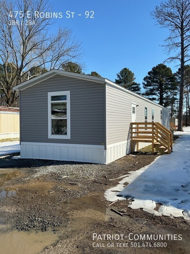 Building Photo - 475 E Robins St