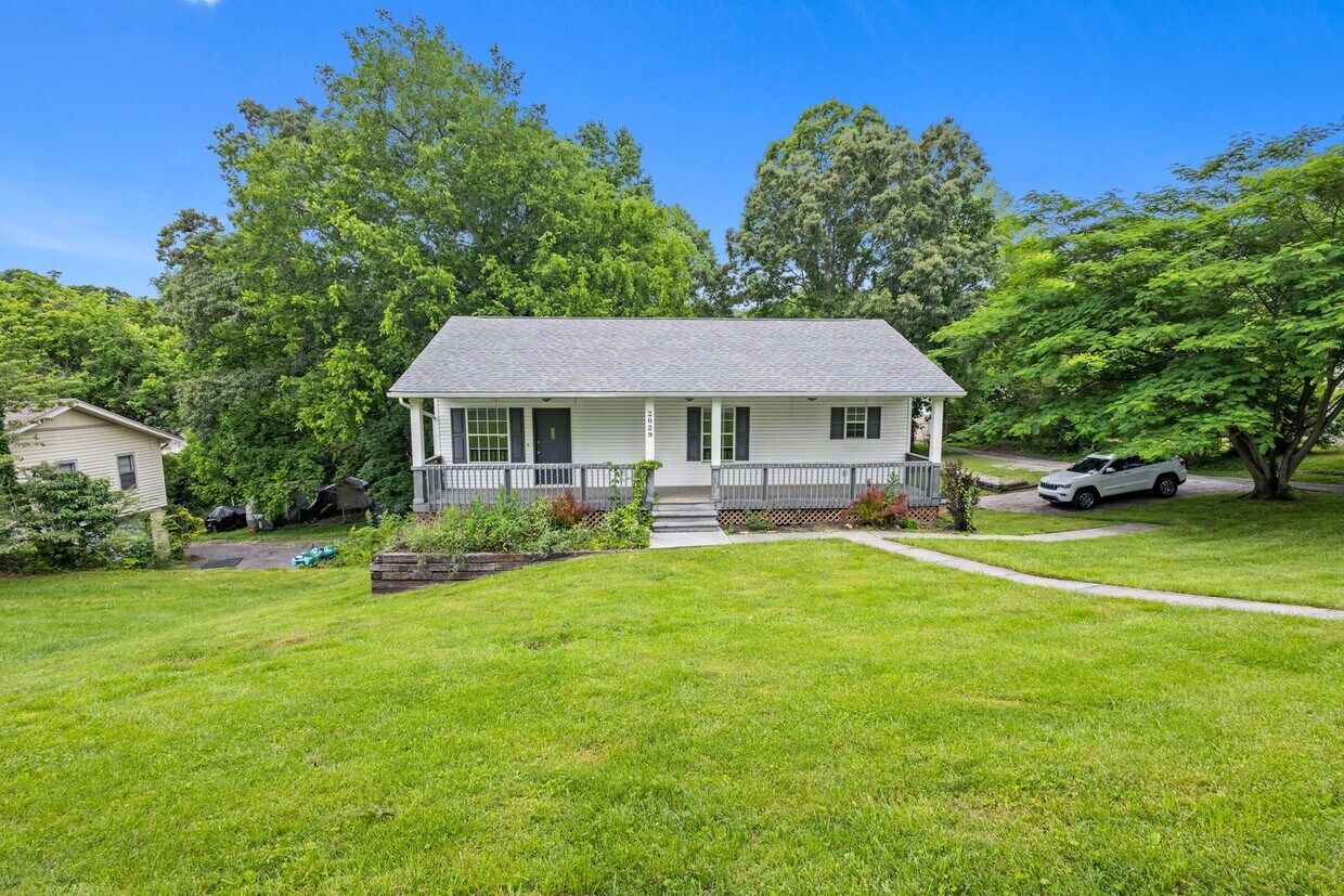 Primary Photo - 3 Bedroom 3 Bath Home For Rent In Knoxvill...